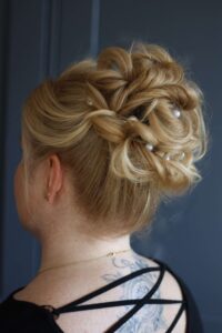 Hochzeitsfrisur leger Brautstyling Lupke